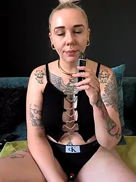 Snapshot of nora_the_strange chatting on 06.26.26 nora the strange online show from 06.26.26