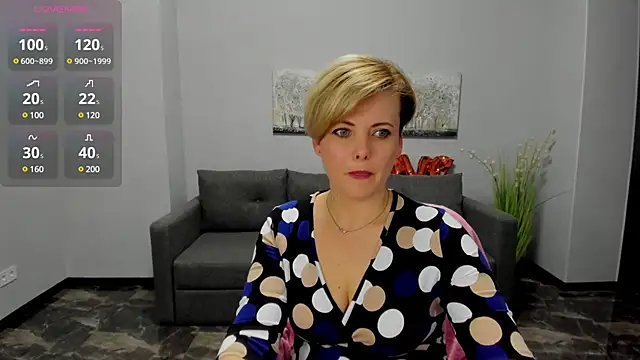 Julia Wilsone online show from 02.18.25