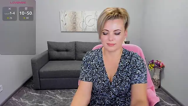 Julia Wilsone online show from 11.24.25