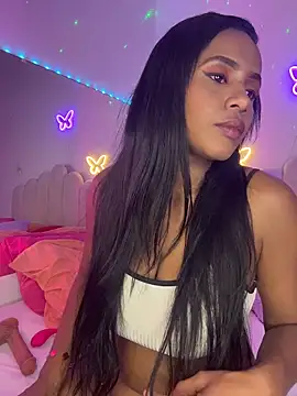 Snapshot of AlisonHoot69 chatting on 05.18.26 AlisonHoot69 online show from 05.18.26