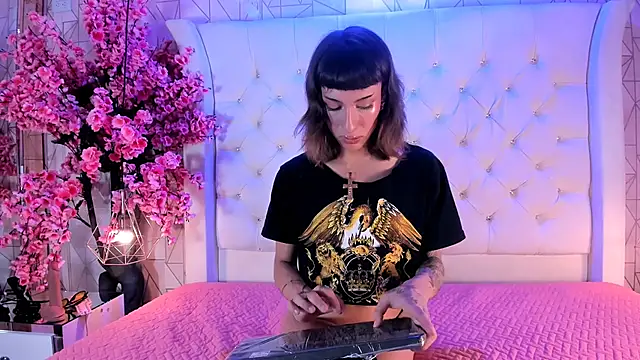 MadisonWood01 online show from 11.04.25