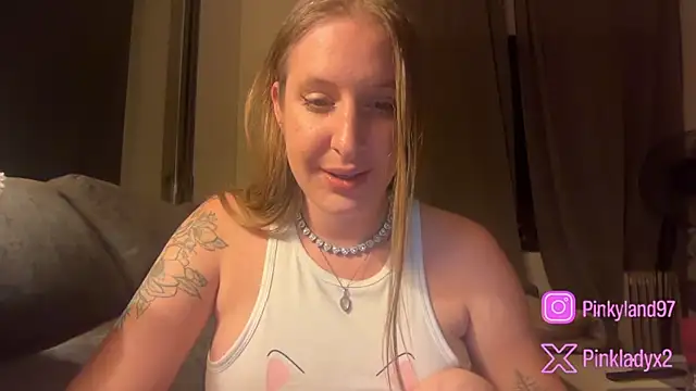 Snapshot of Pinkyladyxxx chatting on 05.16.26 Pinkyladyxxx online show from 05.16.26