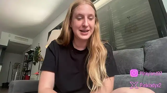 Snapshot of Pinkyladyxxx chatting on 06.11.26 Pinkyladyxxx online show from 06.11.26
