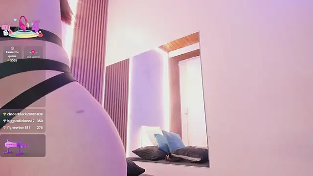 juicy led  online show from 02.22.25