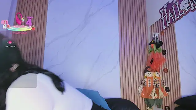 juicy led  online show from 10.28.25