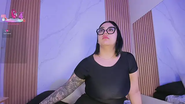 juicy led  online show from 11.05.25