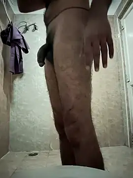 Snapshot of hairy_gun chatting on 01.26.25 hairy gun online show from 01.26.25