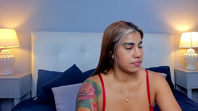 SaraaJhonsonn online show from 10.14.25