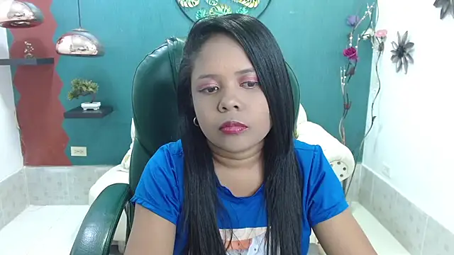 Snapshot of Melikasweetz chatting on 12.17.24 Melikasweetz online show from 12.17.24