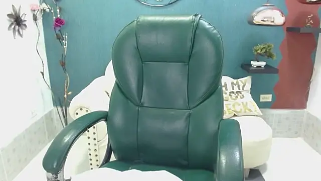 Snapshot of Melikasweetz chatting on 12.29.24 Melikasweetz online show from 12.29.24