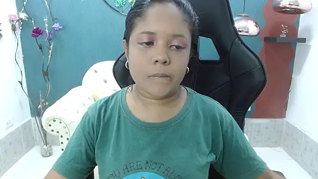 Snapshot of Melikasweetz chatting on 02.25.25 Melikasweetz online show from 02.25.25