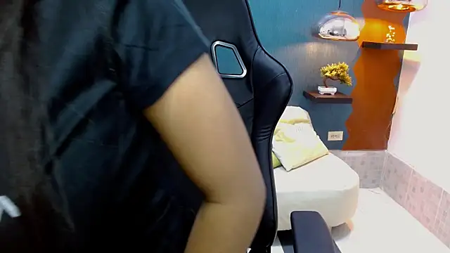 Snapshot of Melikasweetz chatting on 03.20.25 Melikasweetz online show from 03.20.25