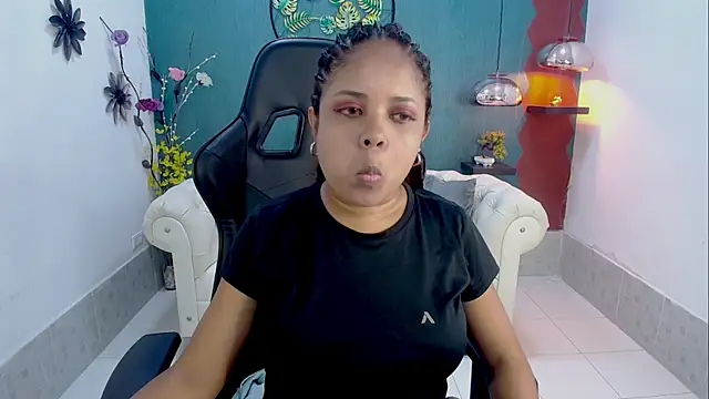 Snapshot of Melikasweetz chatting on 02.22.26 Melikasweetz online show from 02.22.26