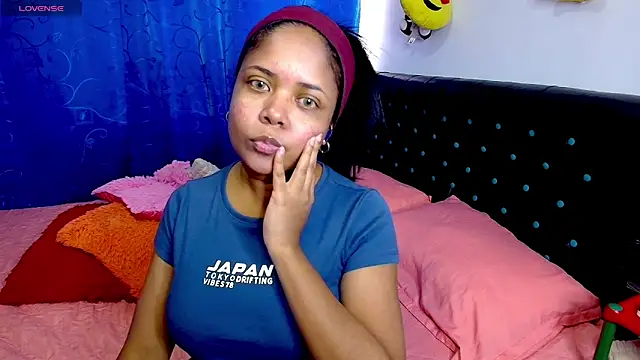 Snapshot of Melikasweetz chatting on 04.18.26 Melikasweetz online show from 04.18.26