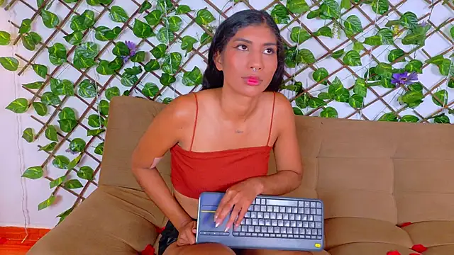 Snapshot of taty_miller chatting on 02.18.26 taty miller online show from 02.18.26