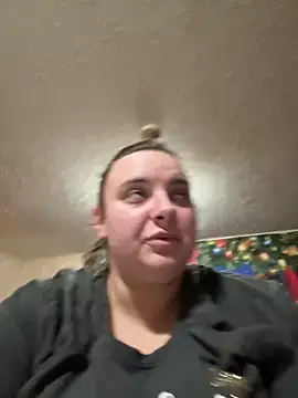 Snapshot of lairarose chatting on 11.16.25 lairarose online show from 11.16.25