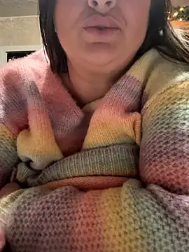Snapshot of lairarose chatting on 11.29.25 lairarose online show from 11.29.25