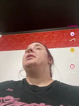 Snapshot of lairarose chatting on 04.24.26 lairarose online show from 04.24.26