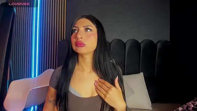 Nicolette ks  online show from 11.21.25