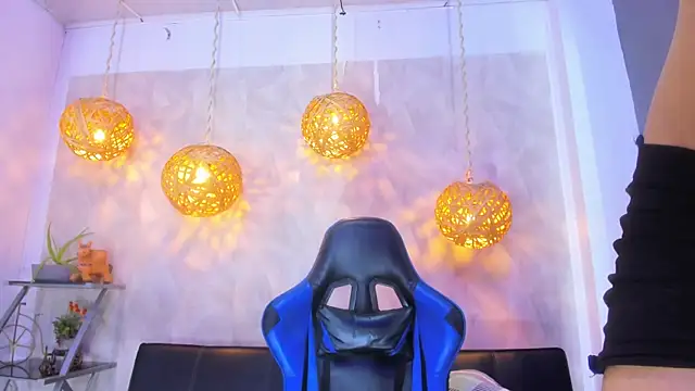 victoria aleia  online show from 02.23.25