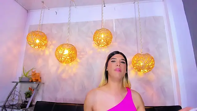 victoria aleia  online show from 02.24.25