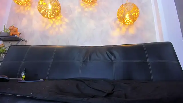 victoria aleia  online show from 02.28.25