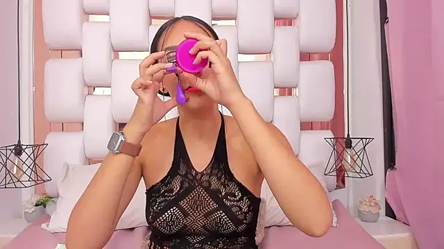 EmmyCruzZ online show from 11.02.25