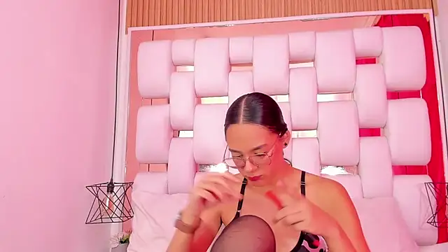 EmmyCruzZ online show from 11.19.25