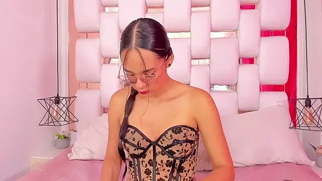 EmmyCruzZ online show from 11.28.25