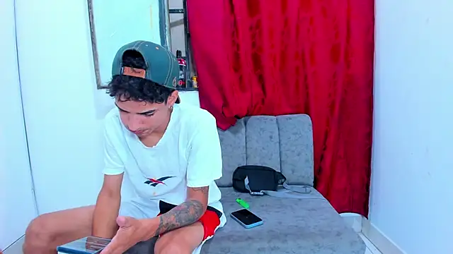 Snapshot of My-Beautifull-Couple chatting on 12.29.24 My-Beautifull-Couple online show from 12.29.24