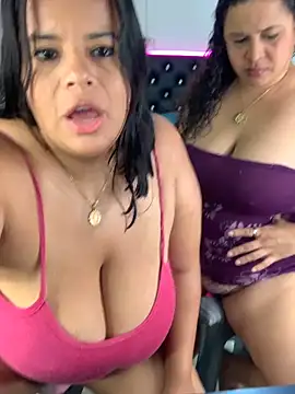 Snapshot of twocurvylatins chatting on 02.22.26 twocurvylatins online show from 02.22.26
