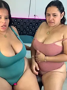 Snapshot of twocurvylatins chatting on 03.10.26 twocurvylatins online show from 03.10.26