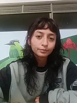 Snapshot of BrisaJones chatting on 04.28.26 BrisaJones online show from 04.28.26