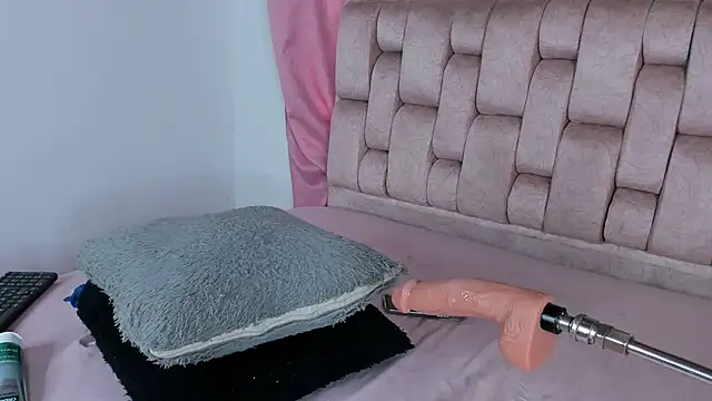 Snapshot of Emma_Evelyn chatting on 02.08.26 Emma Evelyn online show from 02.08.26