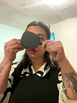 Lucrecia 33 online show from 12.15.25