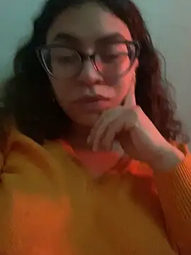 Lucrecia 33 online show from 02.02.26