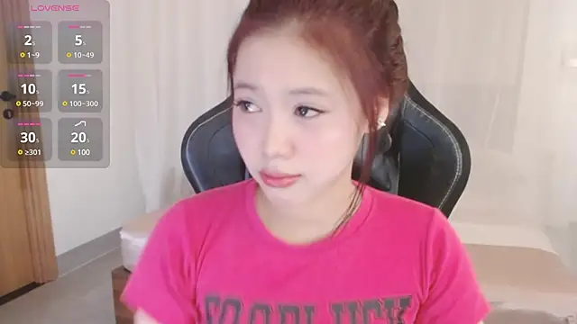 Lin SiYee online show from 03.13.25