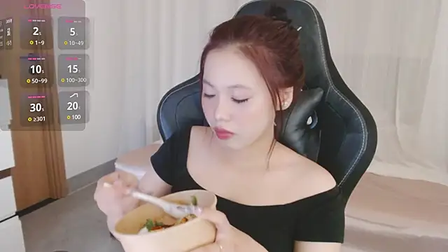 Lin SiYee online show from 03.14.25