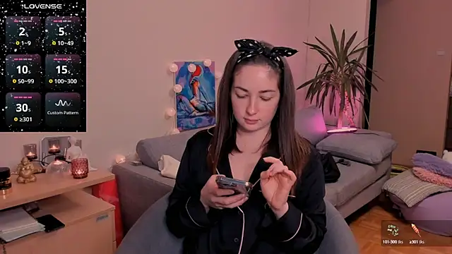 Snapshot of cClandesTina chatting on 12.19.24 cClandesTina online show from 12.19.24