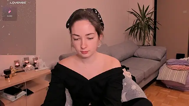 Snapshot of cClandesTina chatting on 12.21.24 cClandesTina online show from 12.21.24