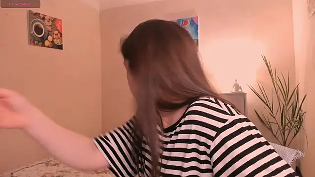 Snapshot of cClandesTina chatting on 10.14.25 cClandesTina online show from 10.14.25