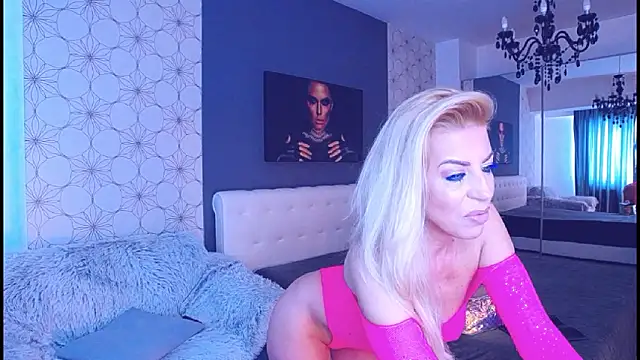 Snapshot of MaryMatiss chatting on 03.22.26 MaryMatiss online show from 03.22.26