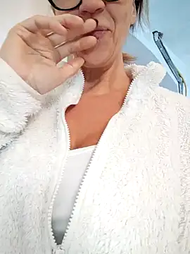Snapshot of JasmineNoir2 chatting on 12.26.24 JasmineNoir2 online show from 12.26.24