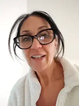 Snapshot of JasmineNoir2 chatting on 01.15.25 JasmineNoir2 online show from 01.15.25
