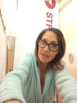 Snapshot of JasmineNoir2 chatting on 02.21.25 JasmineNoir2 online show from 02.21.25