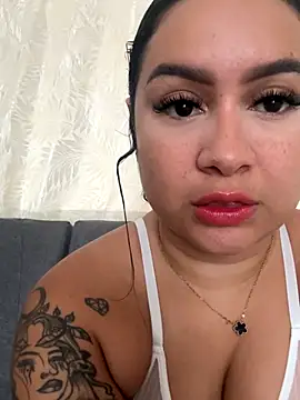 Pretty Isadora online show from 11.13.25