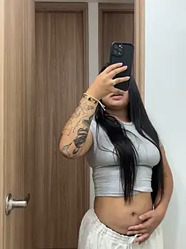 Pretty Isadora online show from 12.02.25