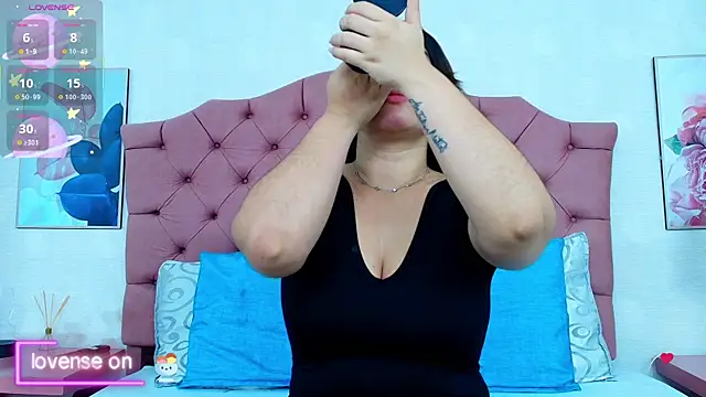 ThyaraJhons online show from 11.19.25