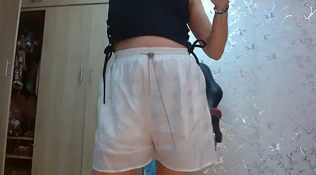 Samantabrown  online show from 02.14.25