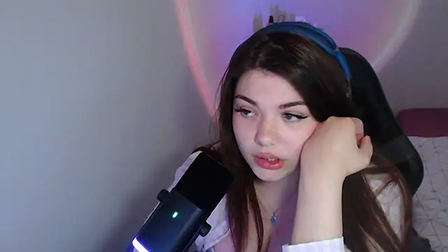 helengilmor online show from 04.25.26